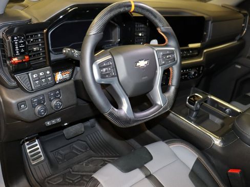 Used 2025 Chevrolet Silverado 1500 LTZ image 18