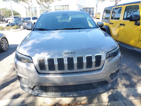 Used 2019 Jeep Cherokee Latitude Plus w/ Cold Weather Group image 2