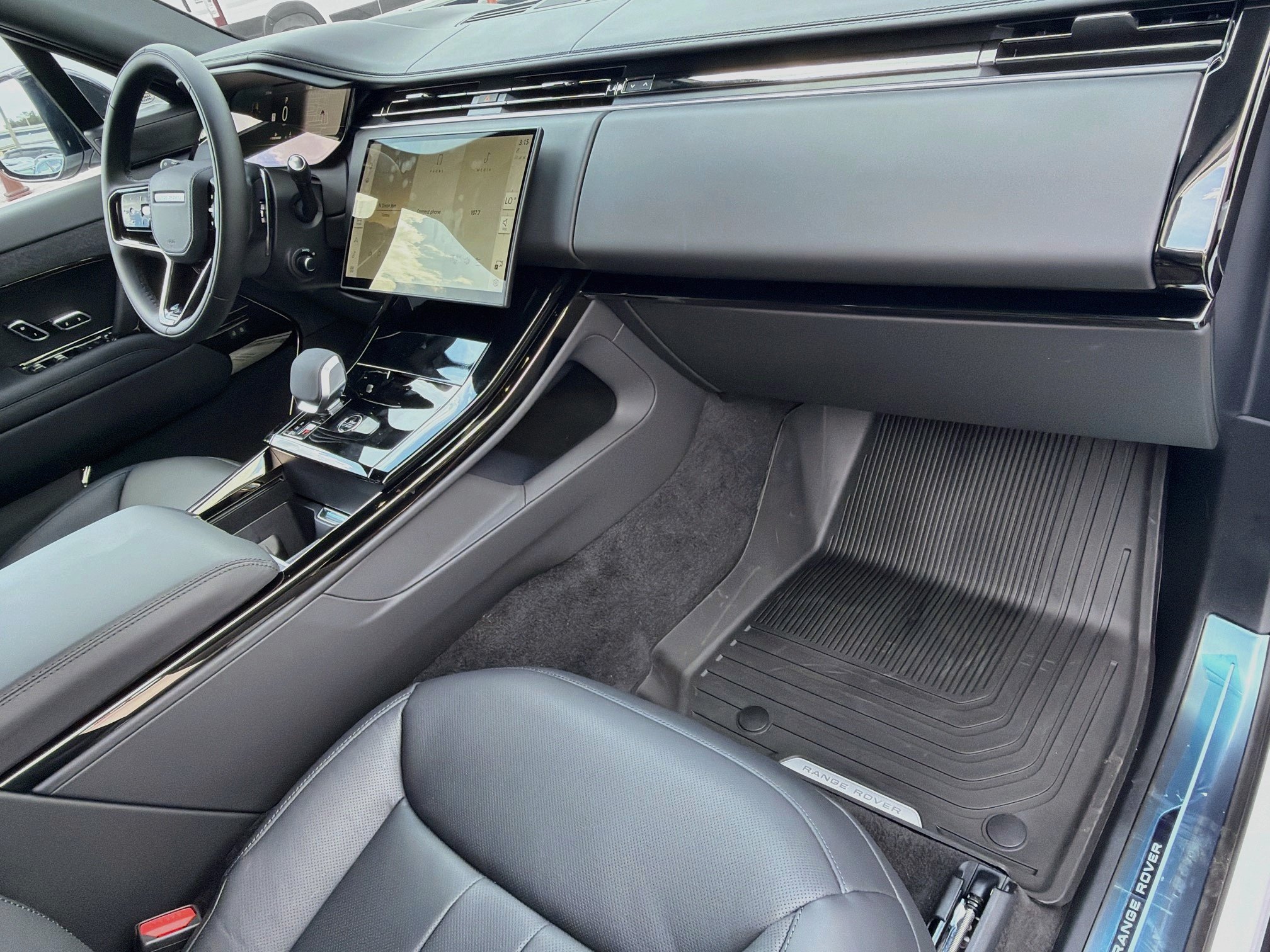 New 2027 Land Rover Range Rover Sport Dynamic SE AWD/4WD image 13