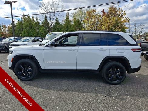 Used 2023 Jeep Grand Cherokee Altitude image 6