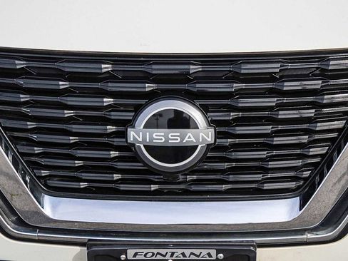 Used 2023 Nissan Rogue S image 11