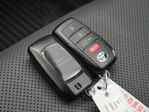 Used 2025 Toyota Crown Signia w/ Advanced Technology Package image 41