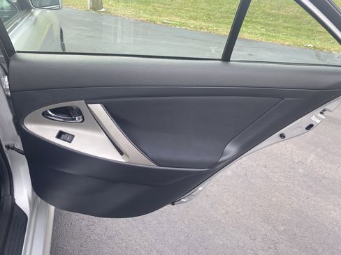 Used 2011 Toyota Camry image 21