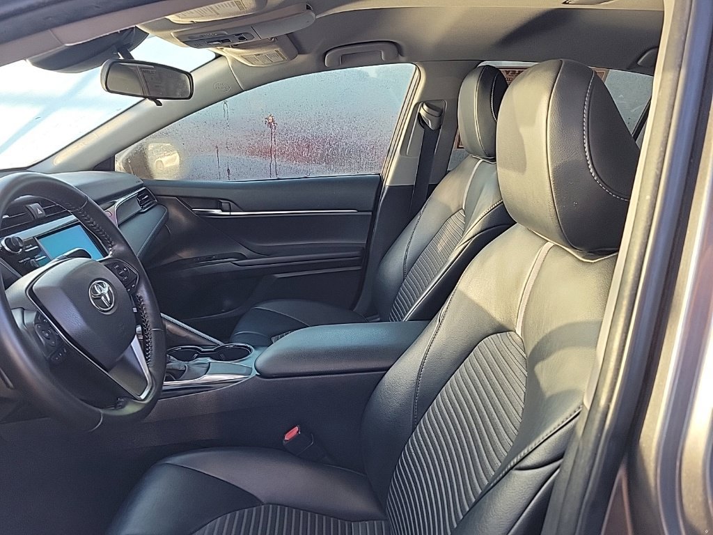 Used 2020 Toyota Camry SE FWD image 6