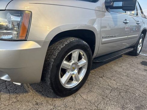 Used 2008 Chevrolet Avalanche LTZ AWD/4WD image 11