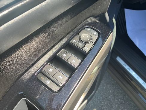 Used 2024 Nissan Pathfinder Platinum AWD/4WD image 14
