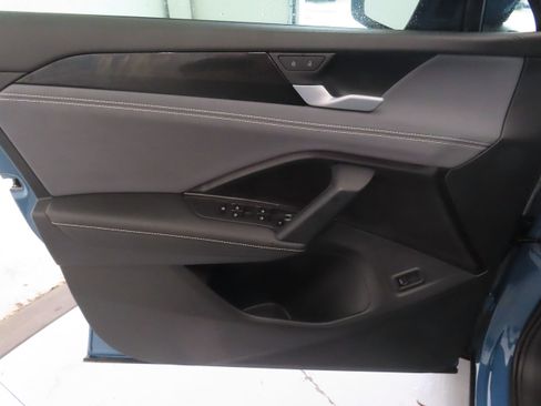 New 2026 Volkswagen Tiguan SE FWD image 10