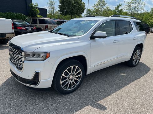 Used 2022 GMC Acadia Denali w/ Denali Ultimate Package AWD/4WD image 3