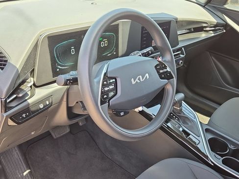 Used 2025 Kia Niro LX FWD image 15