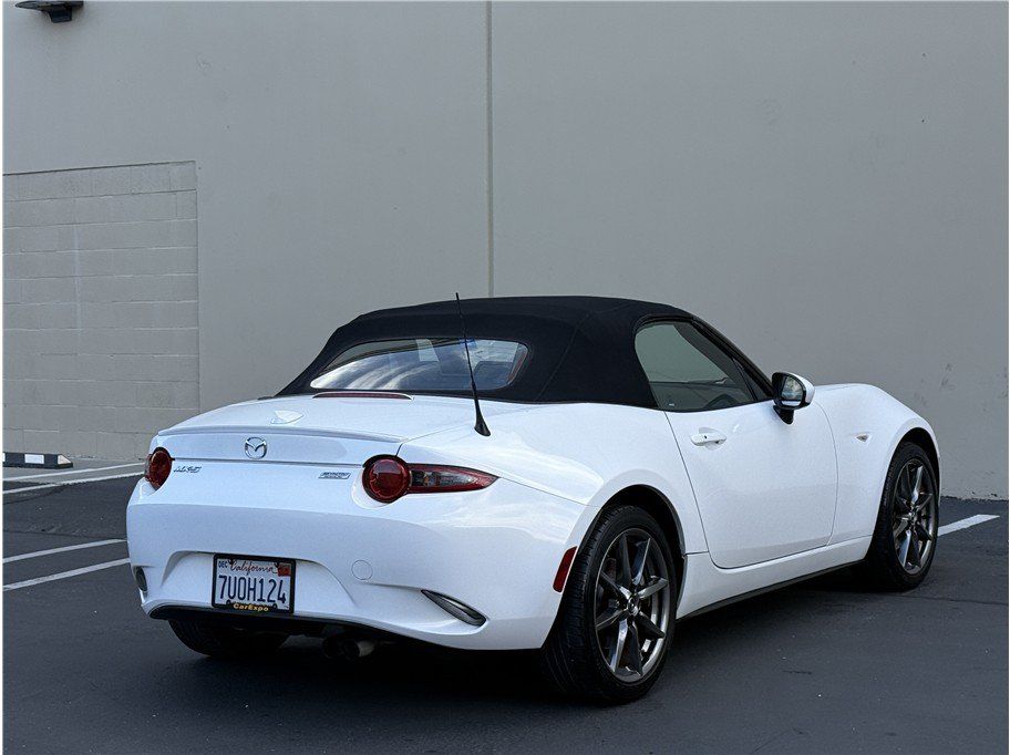 Used 2017 MAZDA MX-5 Miata Grand Touring RWD image 4