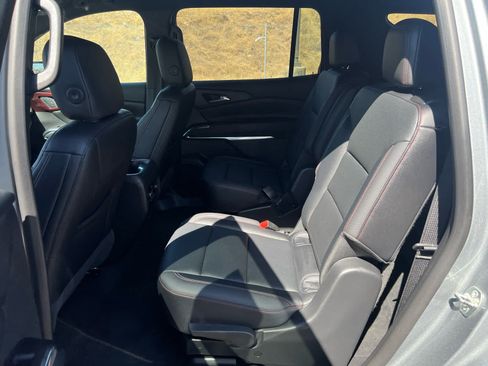 Used 2025 Chevrolet Traverse Z71 AWD/4WD image 13