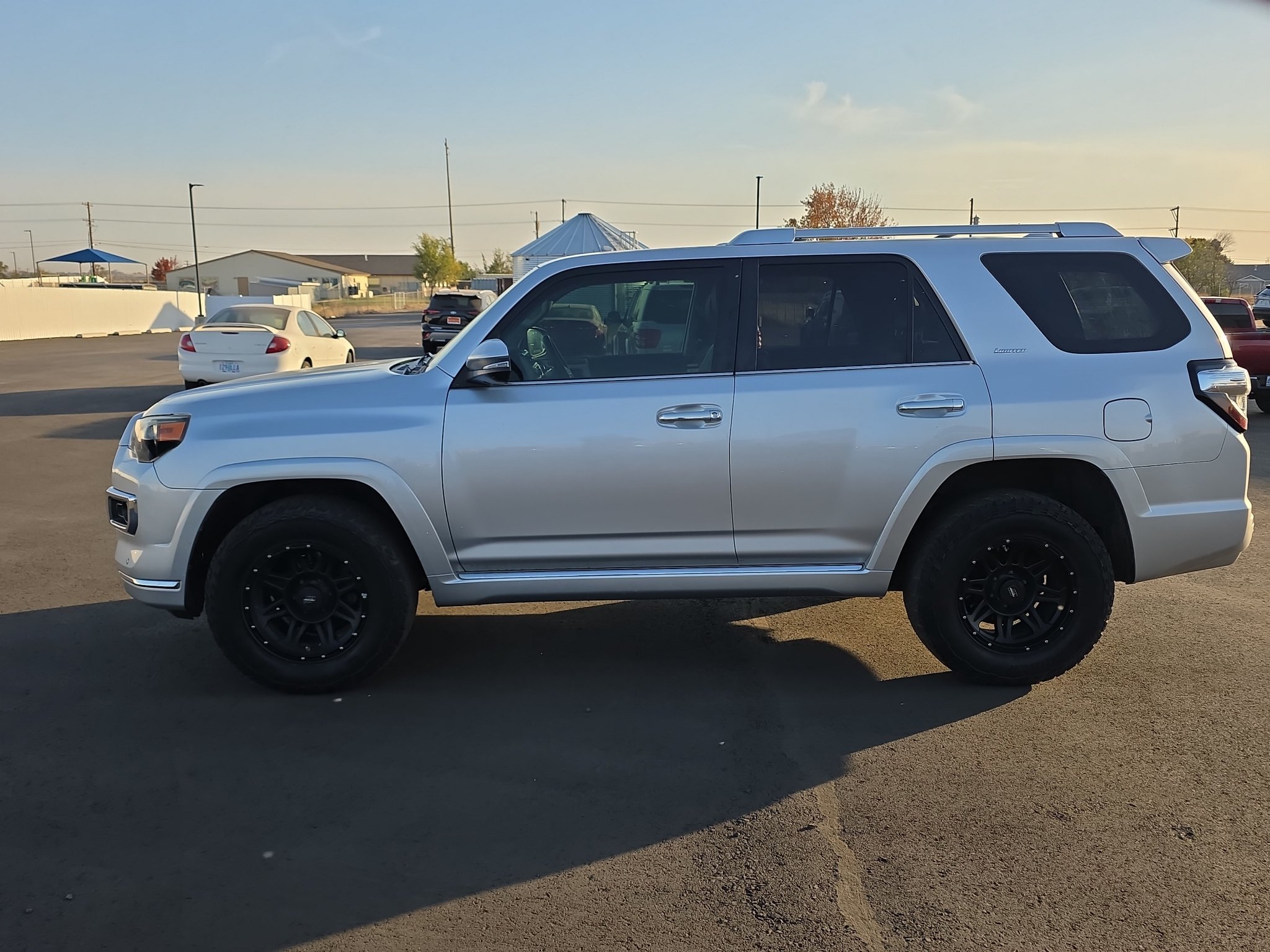 Used 2016 Toyota 4Runner Limited AWD/4WD image 4