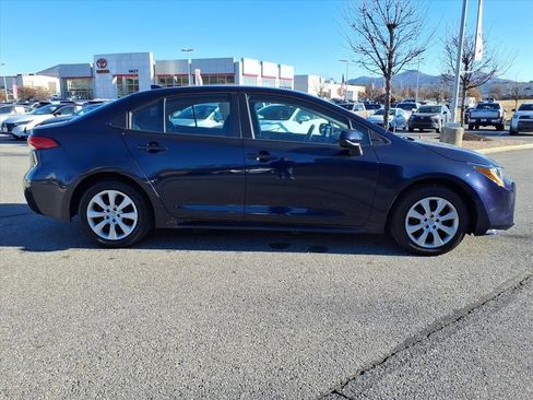 Used 2022 Toyota Corolla LE image 3