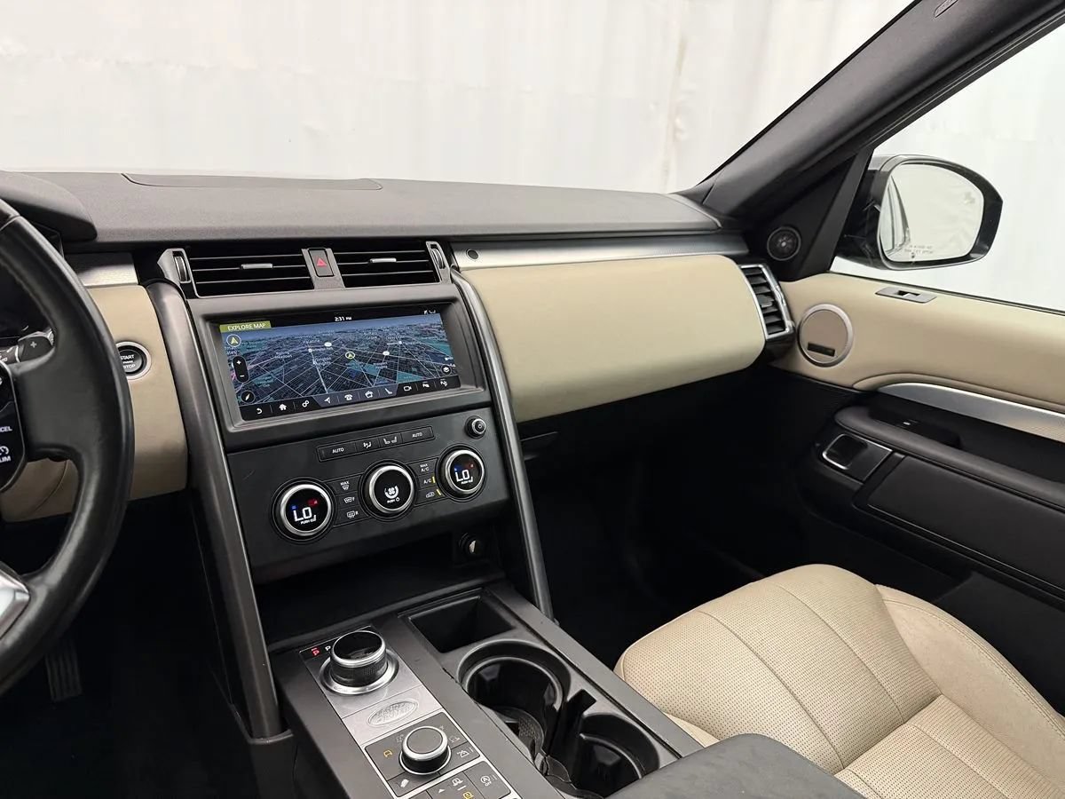 Used 2020 Land Rover Discovery Landmark AWD/4WD image 22