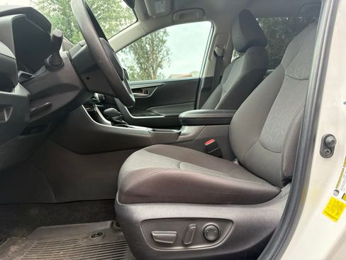 Used 2023 Toyota RAV4 XLE AWD/4WD image 8