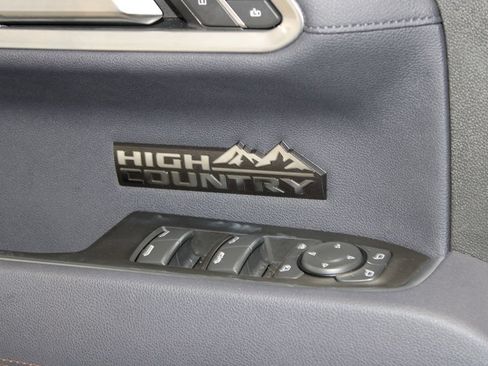 Used 2025 Chevrolet Silverado 1500 High Country AWD/4WD image 45