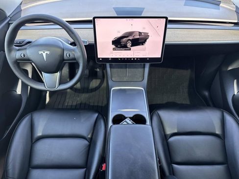 Used 2022 Tesla Model Y Long Range image 7