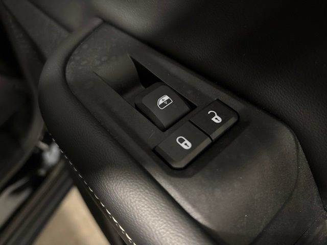 Used 2023 Jeep Grand Cherokee Altitude AWD/4WD image 38