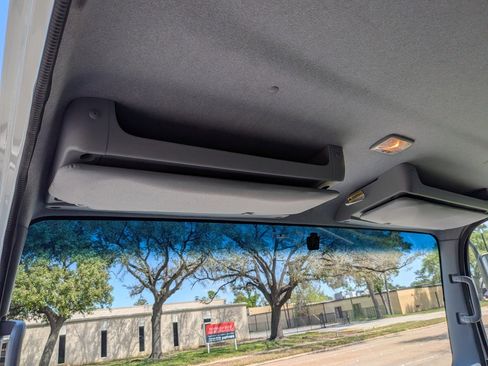 Used 2018 Isuzu NPR image 26