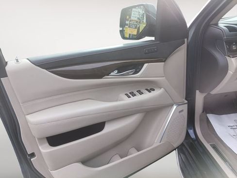 Used 2020 Cadillac Escalade ESV Premium Luxury w/ LPO, Radiant Package AWD/4WD image 10