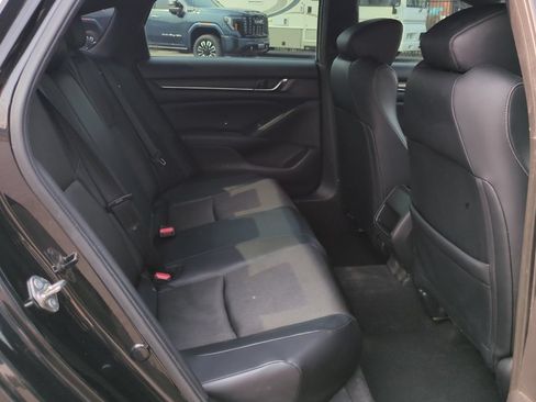 Used 2018 Honda Accord Sport image 17