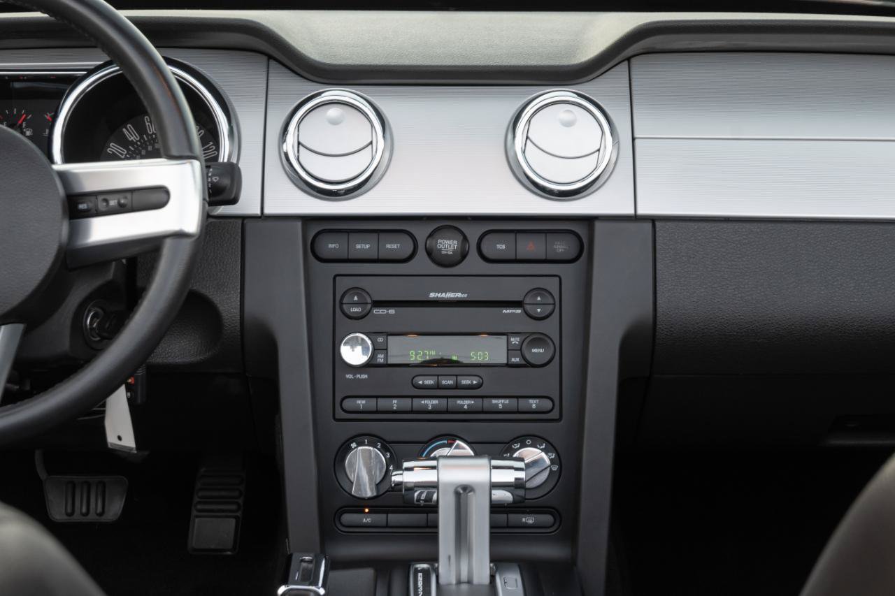 Used 2006 Ford Mustang GT Premium RWD image 28