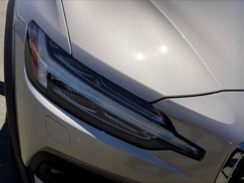 New 2026 Volvo V60 B5 Cross Country Plus w/ Climate Package image 32