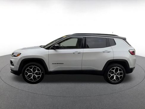 Used 2025 Jeep Compass Limited image 10