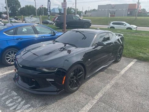 Used 2018 Chevrolet Camaro SS RWD image 2