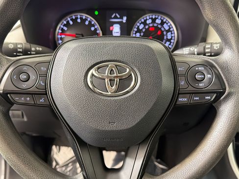 Used 2021 Toyota RAV4 XLE FWD image 19