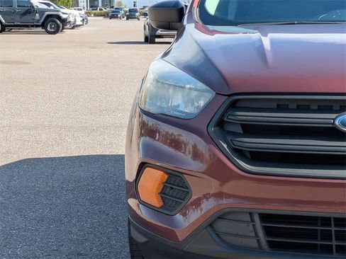 Used 2018 Ford Escape S image 9