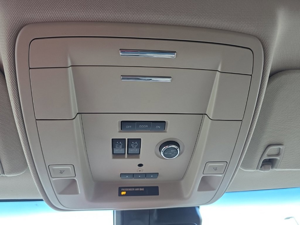 Used 2020 GMC Yukon XL SLT w/ Open Road Package RWD image 18