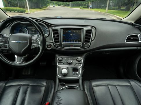 Used 2017 Chrysler 200 Limited Platinum FWD image 16