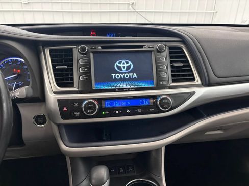 Used 2019 Toyota Highlander XLE AWD/4WD image 41