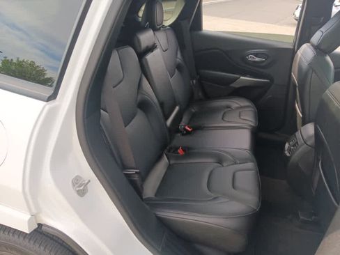 Used 2021 Jeep Cherokee High Altitude AWD/4WD image 15