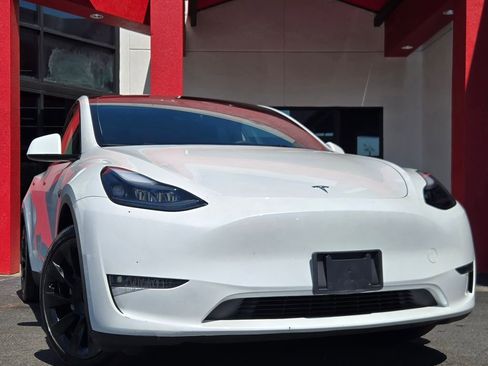 Used 2023 Tesla Model Y Long Range image 12