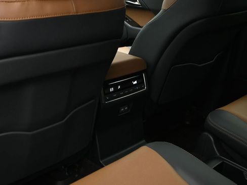 Used 2025 Lexus GX 550 w/ Accessory Package (2T) image 21