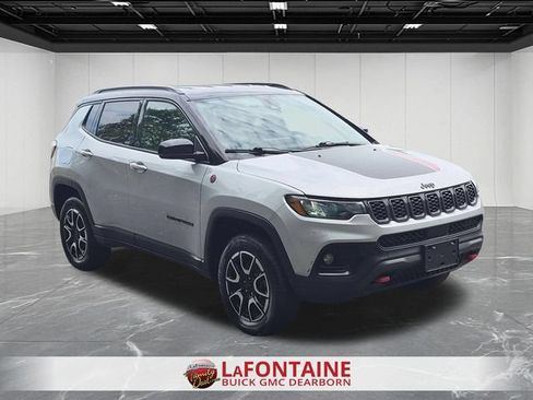 Used 2024 Jeep Compass Trailhawk AWD/4WD image 7