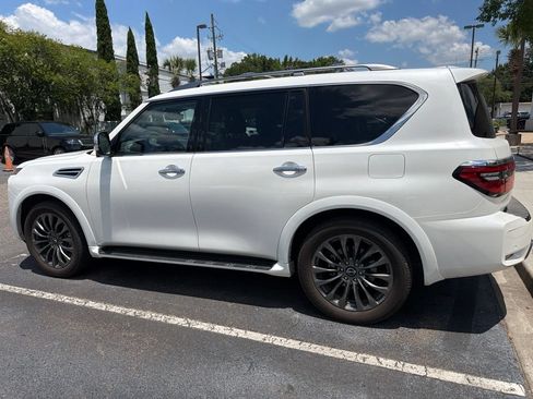 Used 2024 Nissan Armada Platinum w/ Captain's Chairs Package RWD image 3