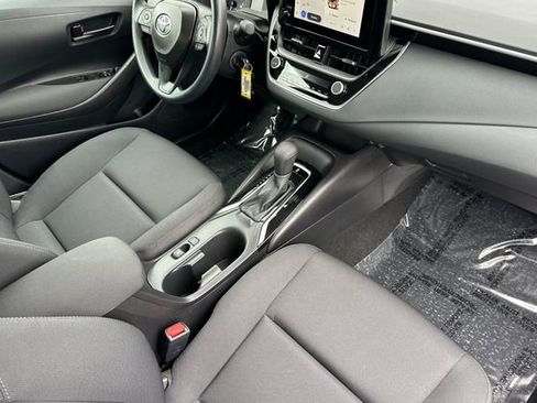 Used 2025 Toyota Corolla LE image 14