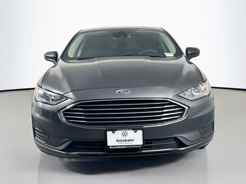 Used 2019 Ford Fusion SE image 2