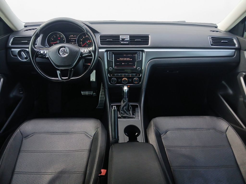 Used 2018 Volkswagen Passat 2.0T R-Line w/ R-Line Lighting Package FWD image 19