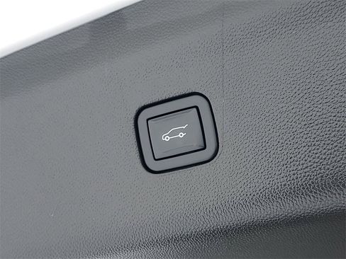 Used 2022 Buick Enclave Avenir w/ Trailering Package, 5000 lbs. image 9