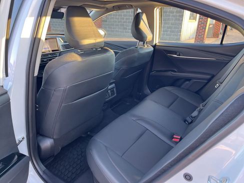 Used 2025 Toyota Camry XLE image 25