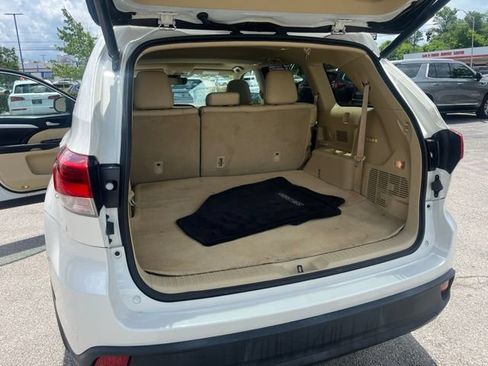 Used 2018 Toyota Highlander XLE AWD/4WD image 30