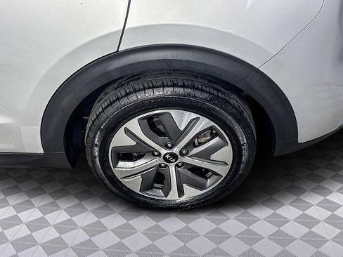 Used 2020 Kia Niro EX Premium image 32
