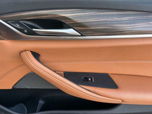 Used 2023 BMW 530e w/ M Sport Package image 18