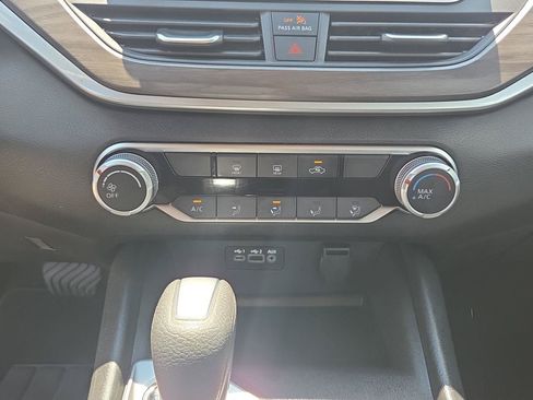 Used 2025 Nissan Altima 2.5 SV FWD image 20