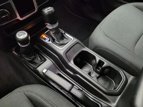 Used 2018 Jeep Wrangler Unlimited Sport image 26