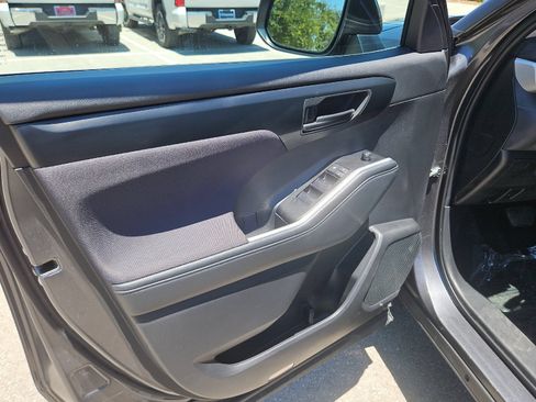 Certified 2025 Toyota Highlander LE FWD image 10